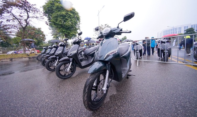 Cặp xe máy điện VinFast thách thức scooter ăn khách ở VN - ảnh 1