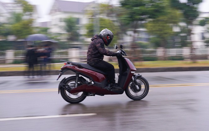Cặp xe máy điện VinFast thách thức scooter ăn khách ở VN - ảnh 2