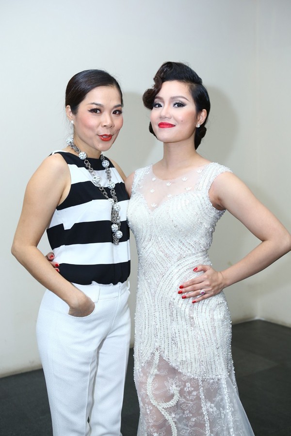 Phi Thanh Vân mặc váy công chúa, ôm chặt 'trai lạ' - ảnh 12
