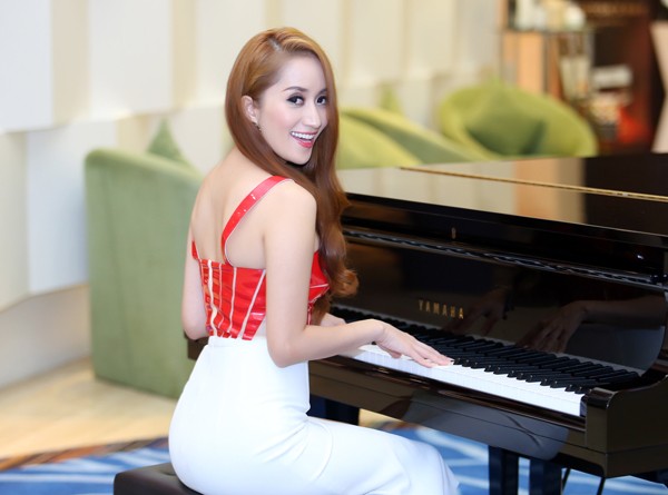 Khánh Thi mặc váy xẻ táo bạo khoe da trắng muốt - ảnh 7