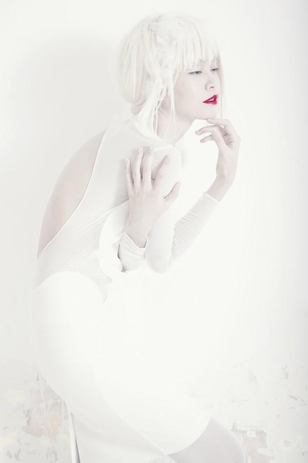 Quán quân Next Top Model hóa nữ thần tuyết trắng - ảnh 6