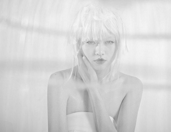 Quán quân Next Top Model hóa nữ thần tuyết trắng - ảnh 9