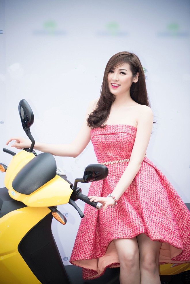 Tú Anh mặc váy hồng khoe vai trần trắng muốt - ảnh 10