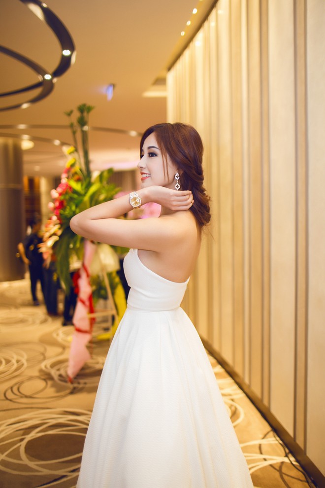 Mai Phương Thúy lưng trần quyến rũ sau thời gian 'ở ẩn' - ảnh 4
