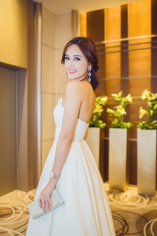 Mai Phương Thúy lưng trần quyến rũ sau thời gian 'ở ẩn' - ảnh 1
