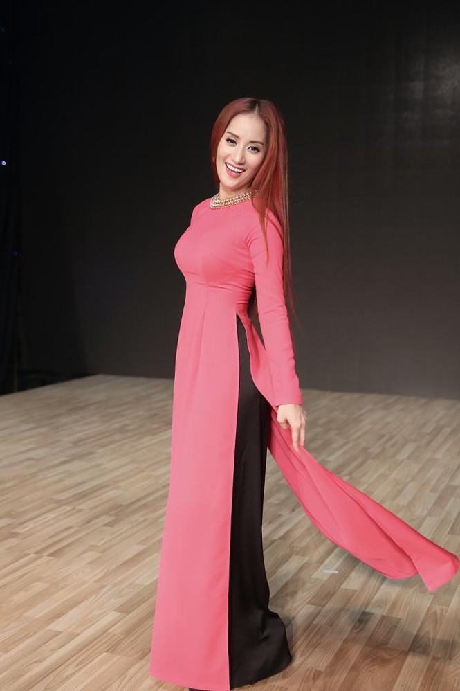 Khánh Thi bất ngờ dịu dàng, kín đáo với áo dài - ảnh 6