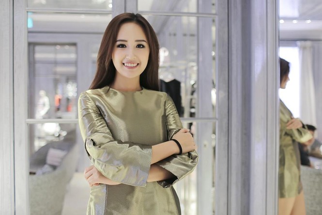 Mai Phương Thúy thử đồ hiệu Dior ở Singapore - ảnh 7