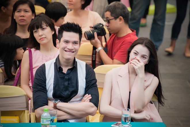 Trương Tùng Lan mặc áo dài duyên dáng dự ngày hội từ thiện - ảnh 6