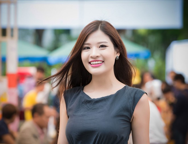 Trương Tùng Lan mặc áo dài duyên dáng dự ngày hội từ thiện - ảnh 7
