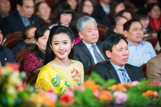 Hoa hậu Ngọc Hân hội ngộ Á hậu Huyền My tại Hà Nội - ảnh 2