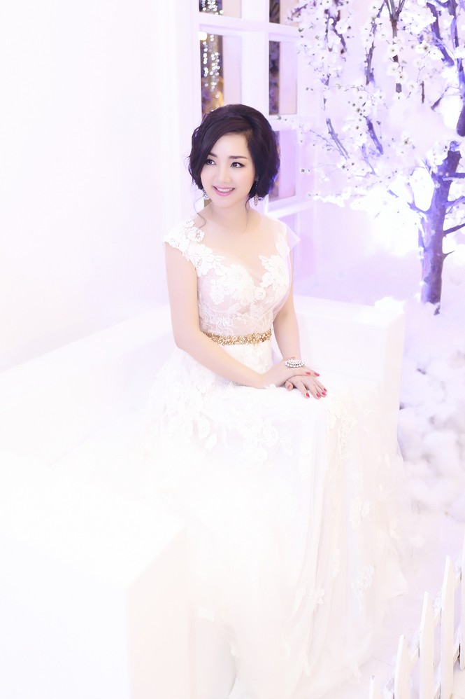 Hoa hậu Giáng My tự tin song ca cùng ca sĩ Ngọc Anh - ảnh 1