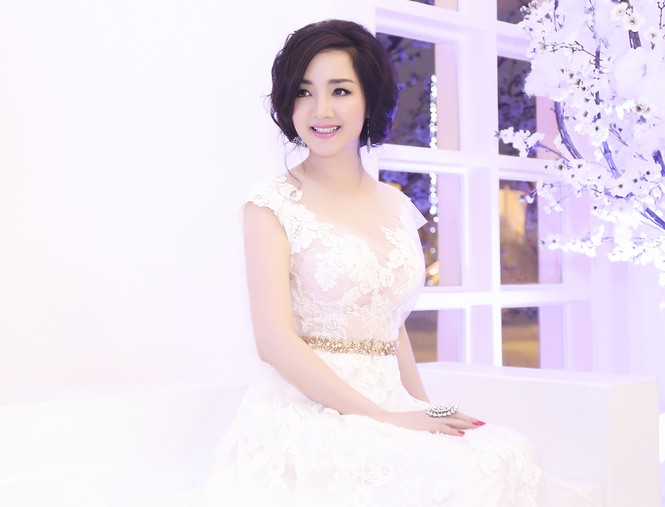 Hoa hậu Giáng My tự tin song ca cùng ca sĩ Ngọc Anh - ảnh 2