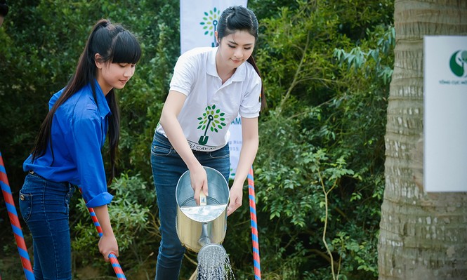 Ngọc Hân trồng cây tại khu mộ đại tướng Võ Nguyên Giáp - ảnh 6