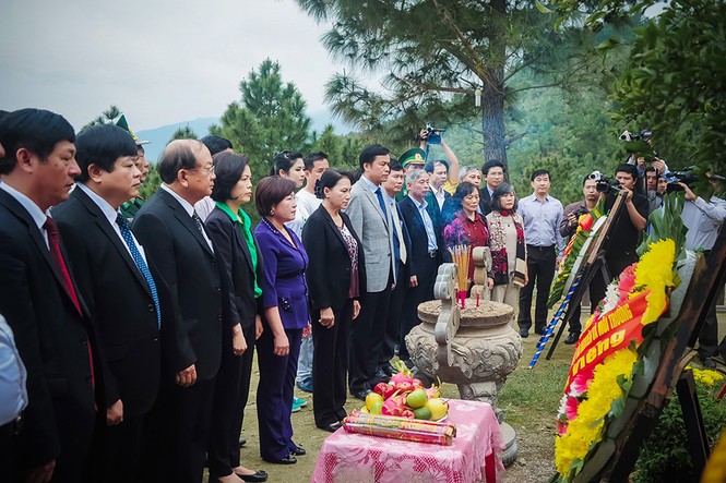 Ngọc Hân trồng cây tại khu mộ đại tướng Võ Nguyên Giáp - ảnh 4