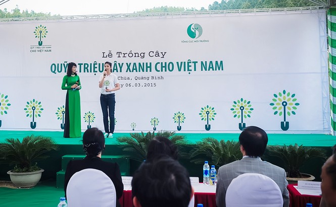 Ngọc Hân trồng cây tại khu mộ đại tướng Võ Nguyên Giáp - ảnh 1