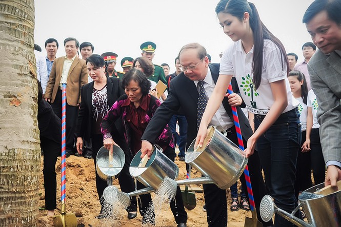 Ngọc Hân trồng cây tại khu mộ đại tướng Võ Nguyên Giáp - ảnh 5
