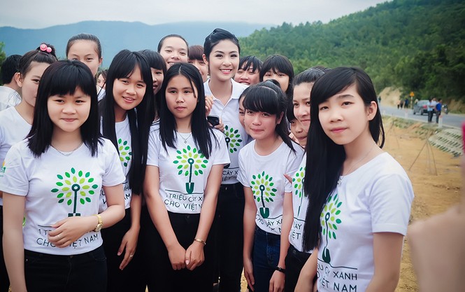 Ngọc Hân trồng cây tại khu mộ đại tướng Võ Nguyên Giáp - ảnh 11