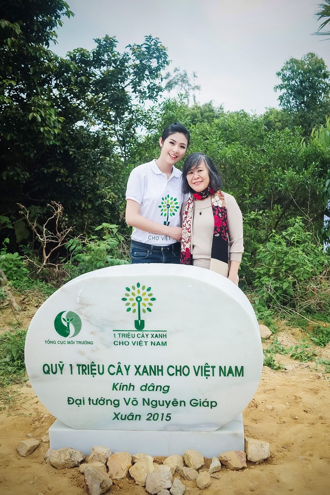 Ngọc Hân trồng cây tại khu mộ đại tướng Võ Nguyên Giáp - ảnh 9