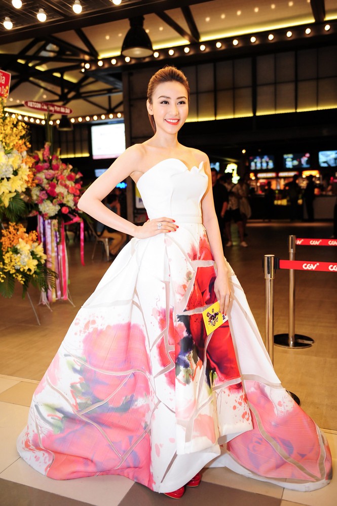 Ngân Khánh lộng lẫy ra mắt phim mới trước khi rời bỏ showbiz - ảnh 2