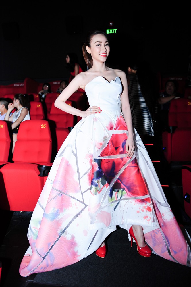 Ngân Khánh lộng lẫy ra mắt phim mới trước khi rời bỏ showbiz - ảnh 1