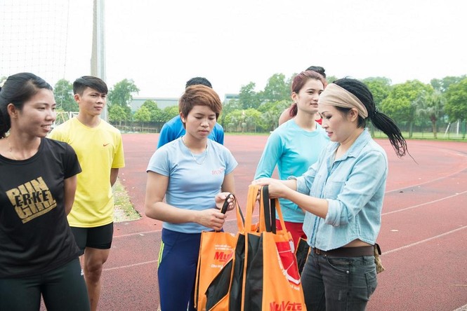 Phương Thanh thi chạy, bắn súng với vận động viên Seagames - ảnh 1