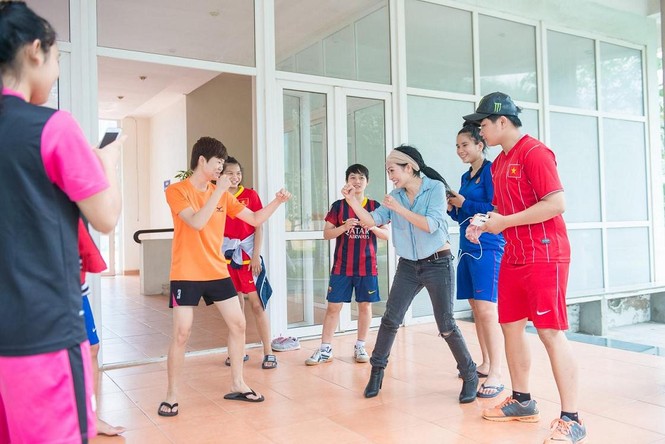 Phương Thanh thi chạy, bắn súng với vận động viên Seagames - ảnh 11