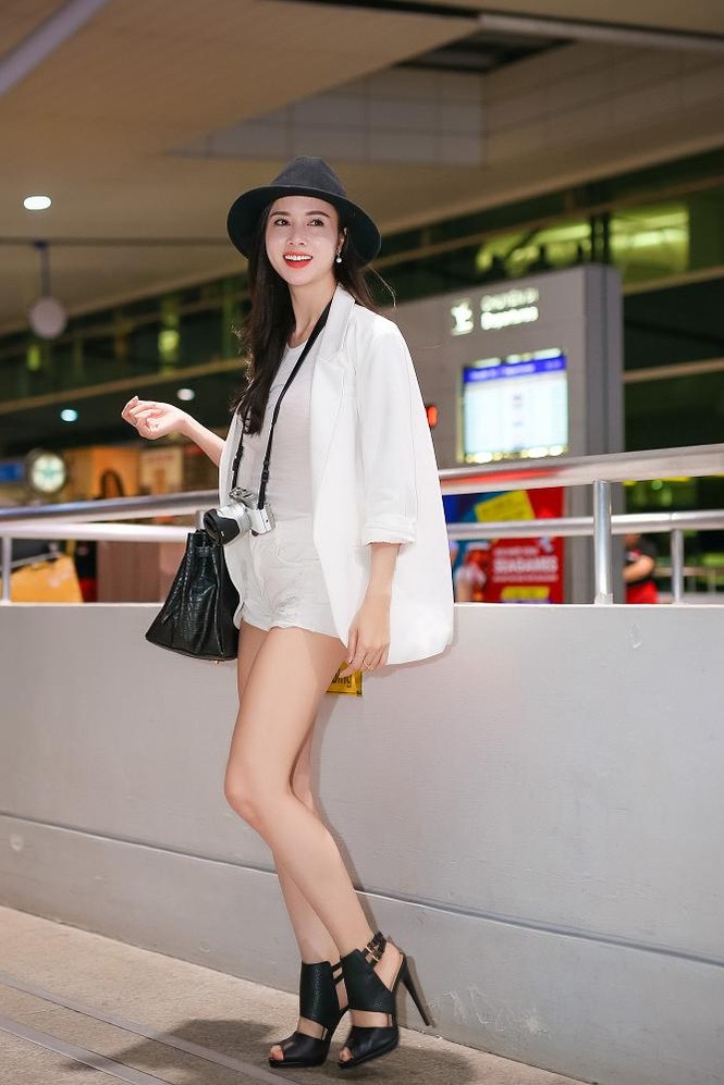 Vũ Ngọc Anh khoe chân dài gợi cảm ở sân bay - ảnh 5