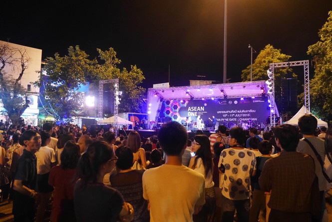 Tùng Dương 'lên đồng' cùng Trần Mạnh Tuấn ở Thái Lan - ảnh 7