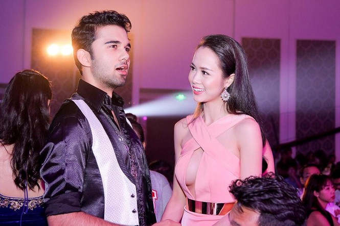 Vũ Ngọc Anh sexy bên chồng 'Cô dâu 8 tuổi' - ảnh 9
