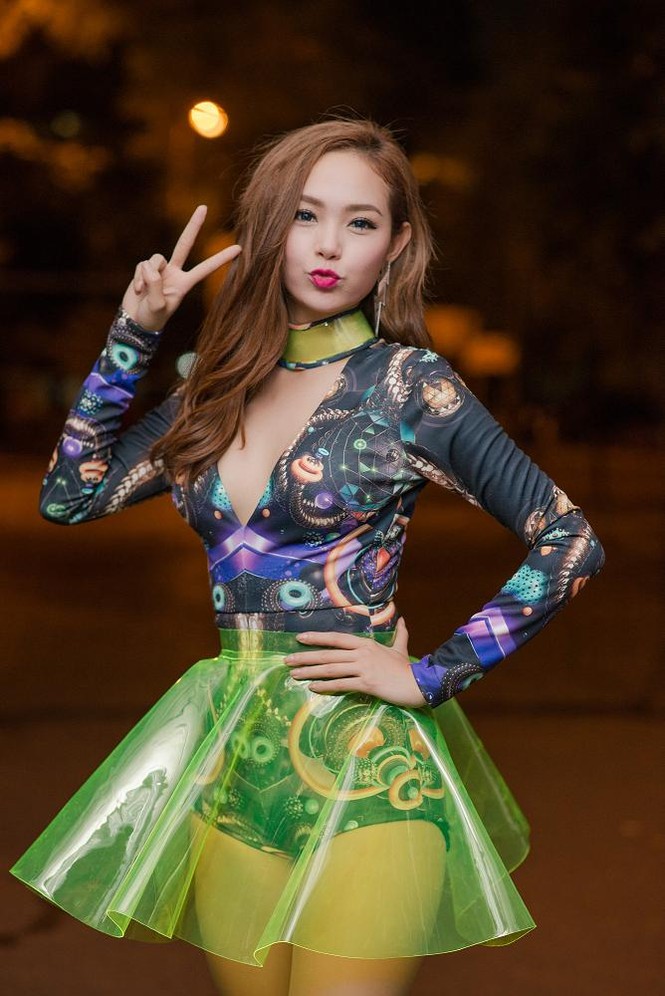 Minh Hằng hát bốc lửa khiến sinh viên Hà Nội 'phát cuồng' - ảnh 4
