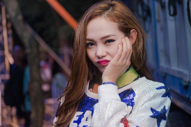 Minh Hằng hát bốc lửa khiến sinh viên Hà Nội 'phát cuồng' - ảnh 3