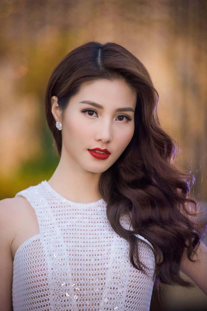 Phạm Hương, Vũ Ngọc Anh đọ vẻ quyến rũ với váy xẻ ngực - ảnh 9