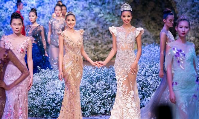 hoa hậu phạm hương trình diễn thời trang - ảnh 2