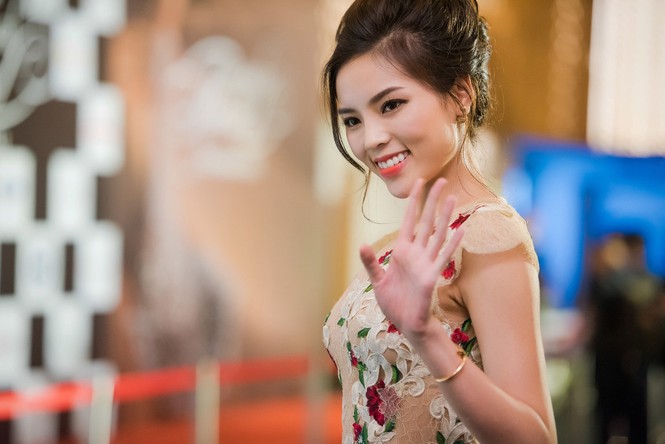 Dàn Hoa hậu, Á hậu lộng lẫy trên thảm đỏ thời trang - ảnh 2