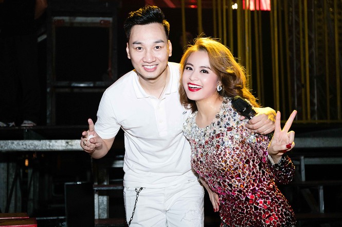 Noo Phước Thịnh tình tứ với Hoàng Thuỳ Linh trong hậu trường - ảnh 6