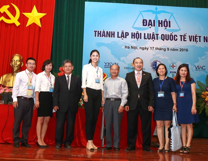 Á hậu Thanh Tú trở thành thành viên Hội luật Quốc tế Việt Nam - ảnh 1