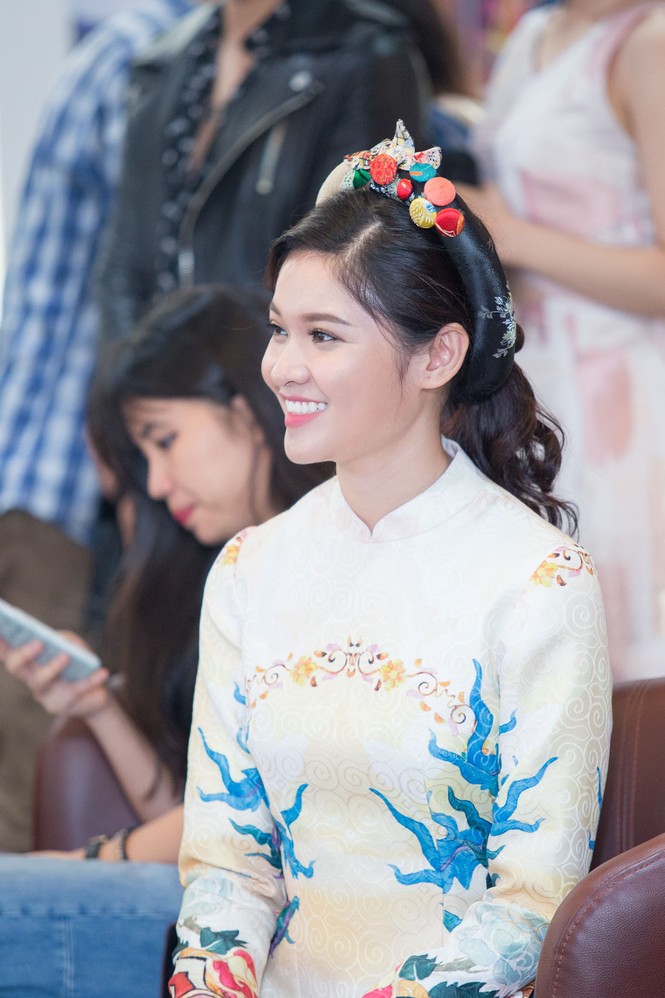 Á hậu Thùy Dung khoe tài ca hát xứng danh 'Người đẹp Tài năng' - ảnh 4