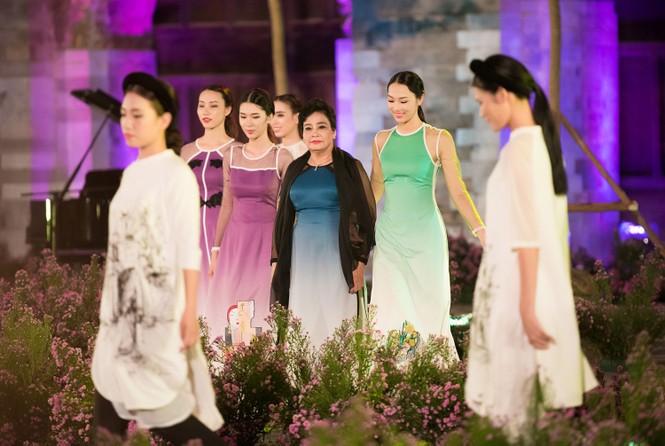 Dàn nghệ sĩ gạo cội của điện ảnh Việt trình diễn áo dài - ảnh 12