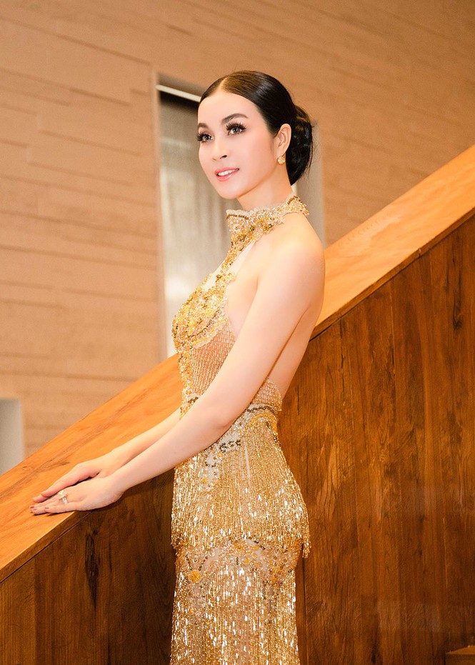 MC Thanh Mai quá gợi cảm với váy đính pha lê - ảnh 5