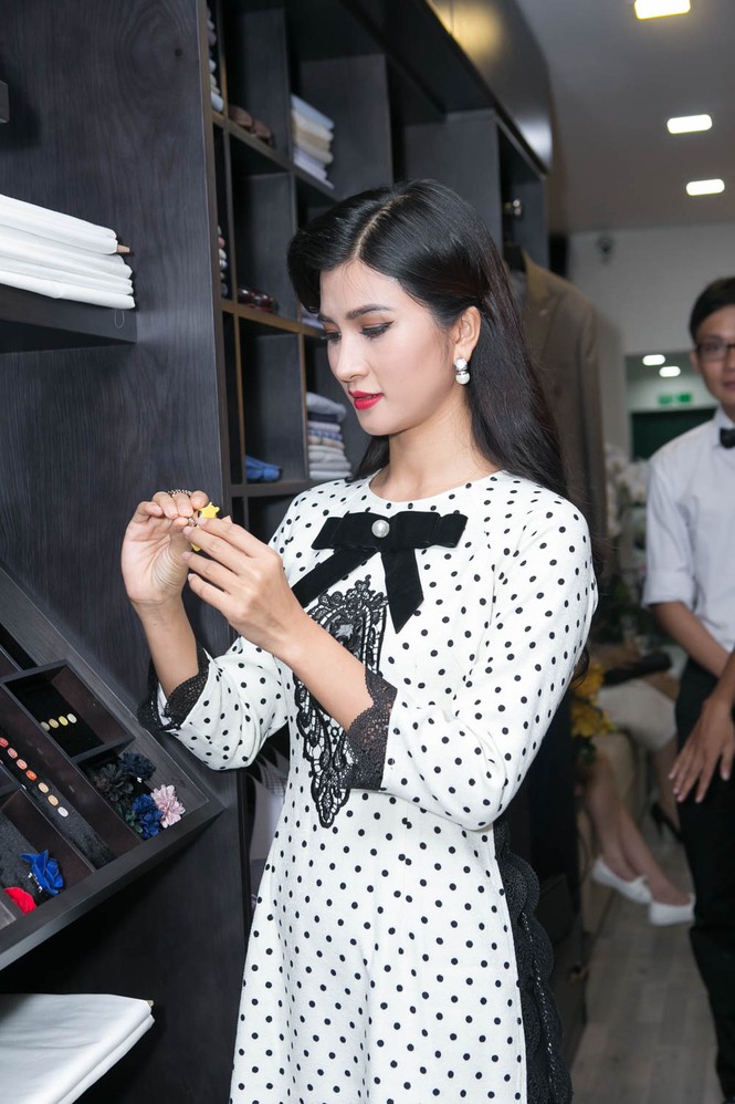 Bằng Kiều mặc vest bảnh bao, ngồi xích lô tới dự sự kiện - ảnh 5