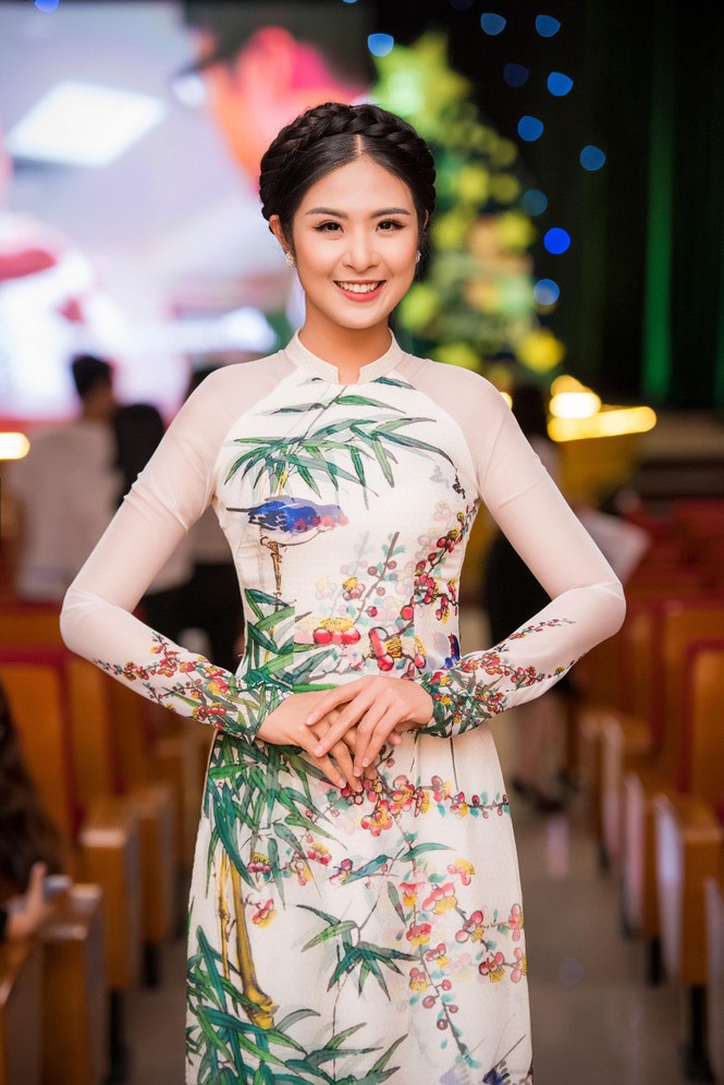 Ngọc Hân áo dài duyên dáng bên Tố Như gợi cảm - ảnh 1