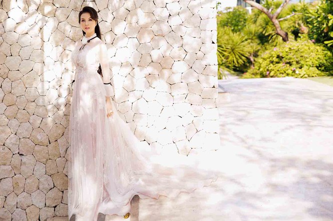MC Thanh Mai khoe vẻ đẹp quên tuổi trên đất chùa Vàng - ảnh 6