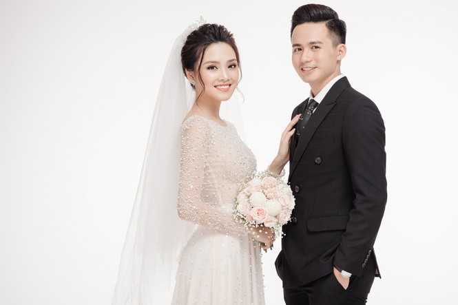 Ảnh cưới lung linh của Top 10 HHVN Tố Như và 'hot boy cảnh sát' - ảnh 1