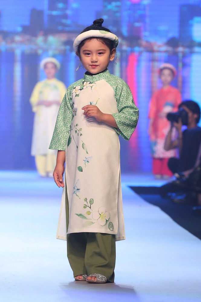 Hoa hậu Ngọc Hân hội ngộ Mỹ Linh, Thanh Tú, Thuỳ Dung trên sàn catwalk - ảnh 2