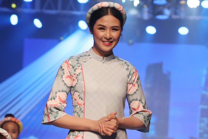 Hoa hậu Ngọc Hân hội ngộ Mỹ Linh, Thanh Tú, Thuỳ Dung trên sàn catwalk - ảnh 1