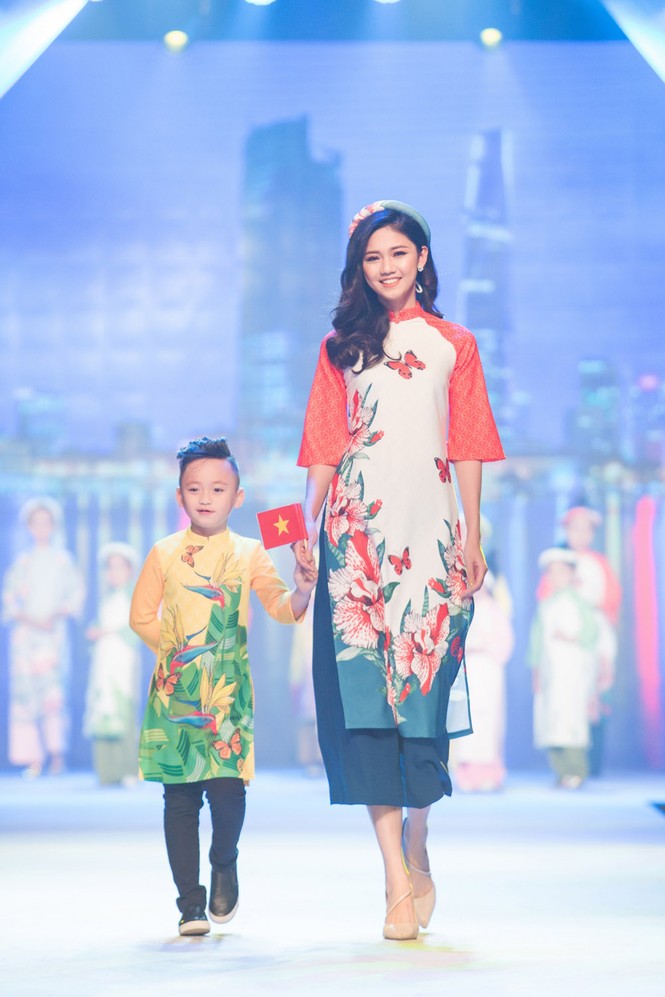 Hoa hậu Ngọc Hân hội ngộ Mỹ Linh, Thanh Tú, Thuỳ Dung trên sàn catwalk - ảnh 8