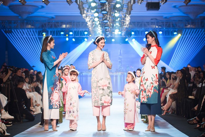Hoa hậu Ngọc Hân hội ngộ Mỹ Linh, Thanh Tú, Thuỳ Dung trên sàn catwalk - ảnh 10