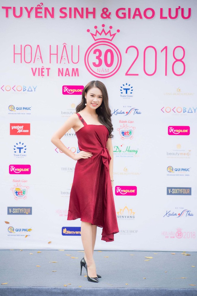 Á hậu Tú Anh về trường cũ tuyển sinh cho Hoa hậu Việt Nam 2018 - ảnh 4