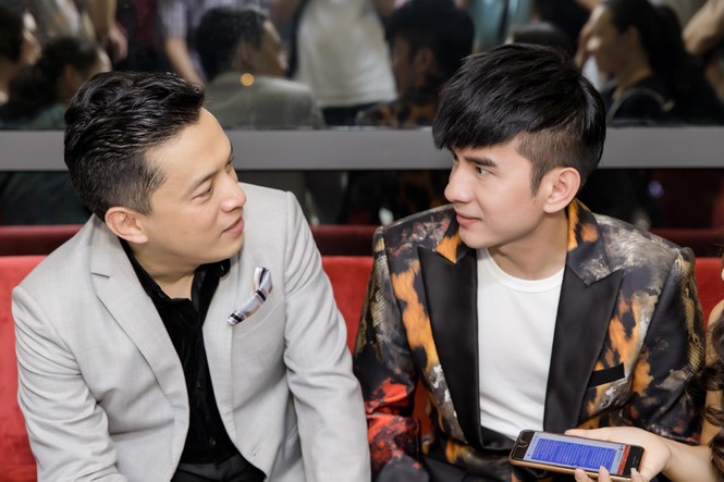 Đan Trường, Lam Trường đọ vẻ điển trai ở tuổi tứ tuần khiến fans Hà Nội 'bấn loạn' - ảnh 8