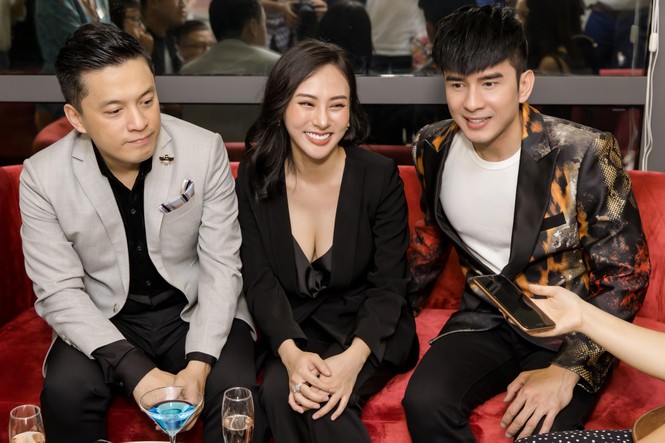 Đan Trường, Lam Trường đọ vẻ điển trai ở tuổi tứ tuần khiến fans Hà Nội 'bấn loạn' - ảnh 9